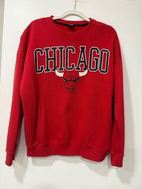 NBA Chicago Red Crewneck Sweatshirt with Bulls Logo